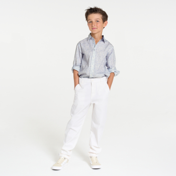 قميص مُزيَّن بطبعة، باللون الأزرق للفتيان.